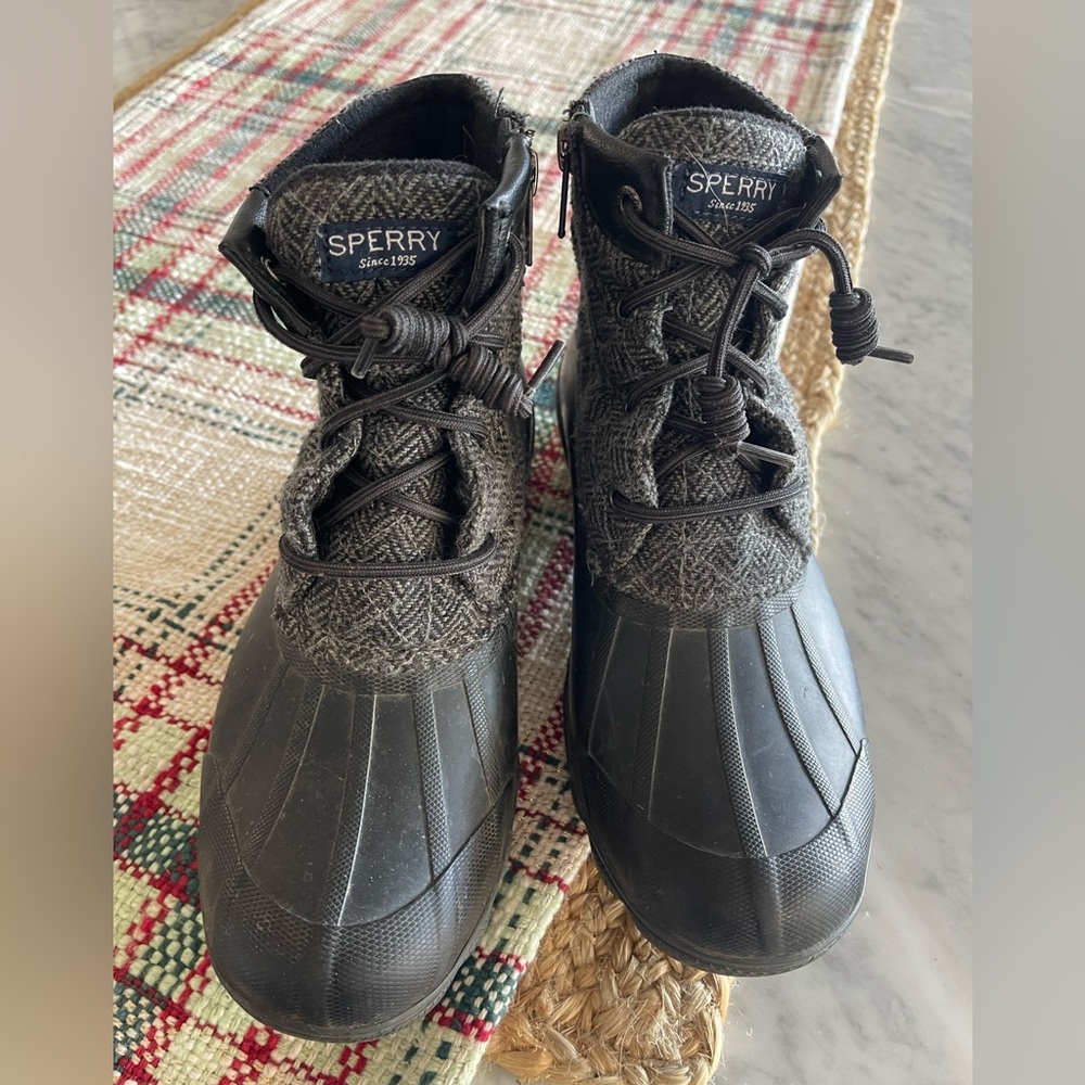 Sperry Shearwater boots black with grey flannel size 7